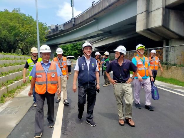 圖5李副市長率市府各相關人員視察現場