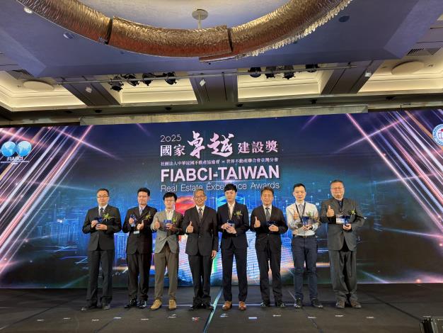 圖4最佳規劃設計類得獎案領獎人合影