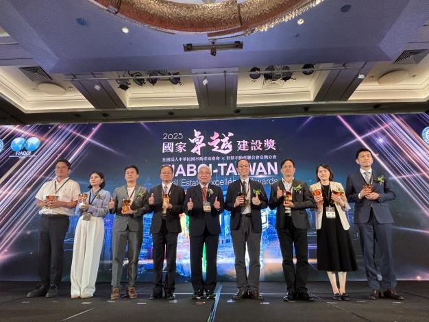 圖2最佳規劃設計類得獎案領獎人合影