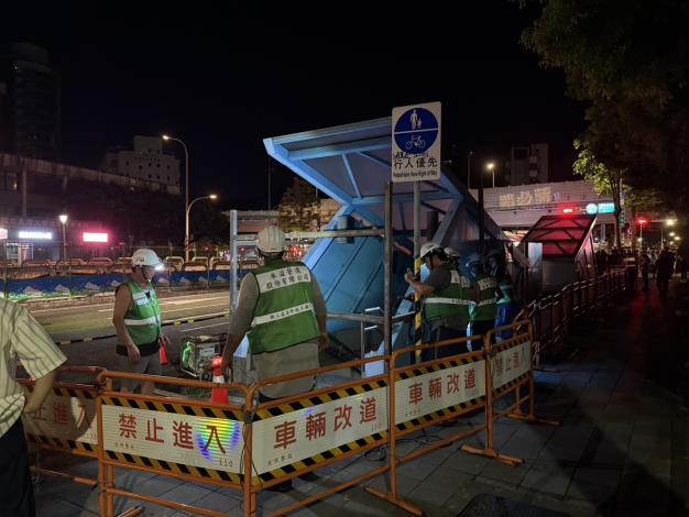 圖2人行地下道封閉中