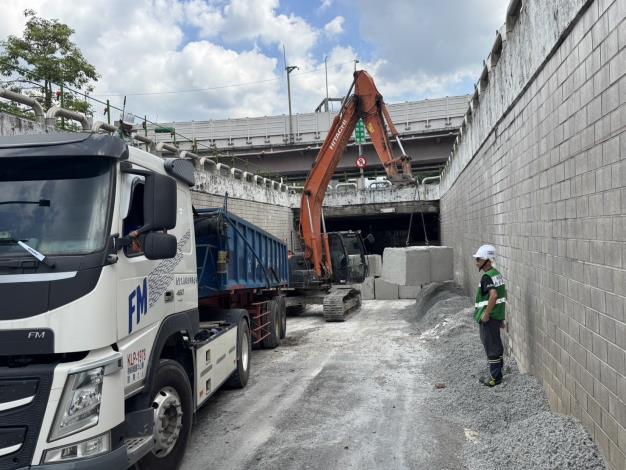 圖2增加混凝土預鑄塊填築1