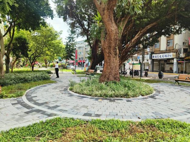 圖4 師大公園內步道鋪面一併更新 與師大路一起換新裝
