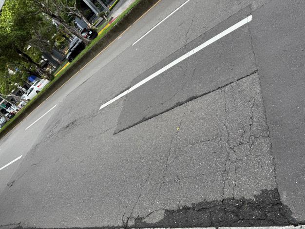 圖6 舊宗路一段（民權東路6段至新湖一路間）路面更新前2