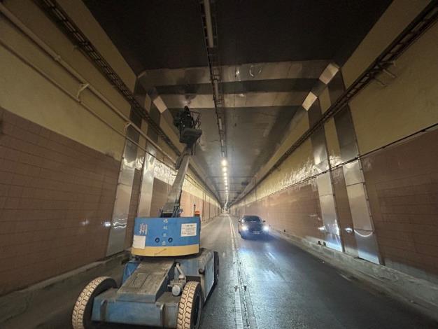 圖11地下道導水板安裝及壁面清洗改善後