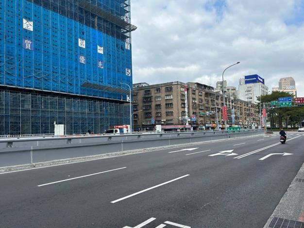 圖10 車行地下道地面層護欄更新完成