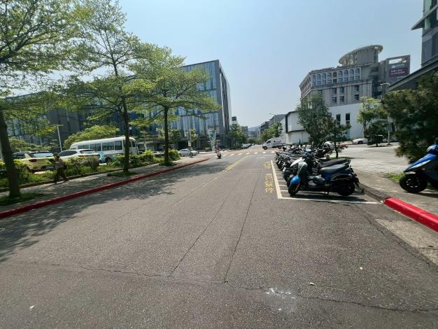 圖4 內湖區新湖一路36巷及行善路48巷路面更新前1