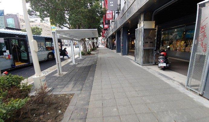 完工照_寬敞人行空間另一角度