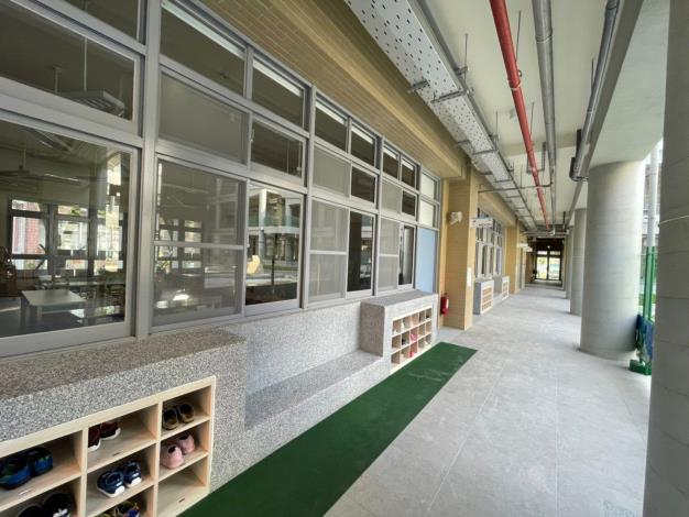 完工照_教室外走廊