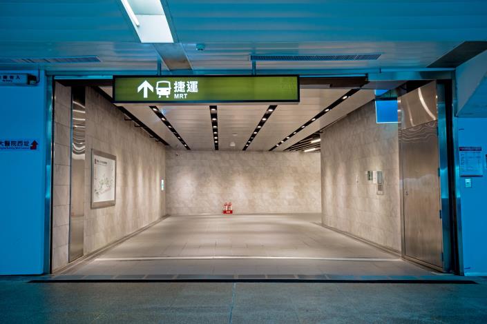 完工照_連通道內部另一角度