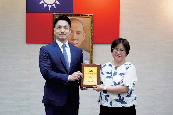 新建工程處配合科黃惠琴技工獲選本府114年優秀工友