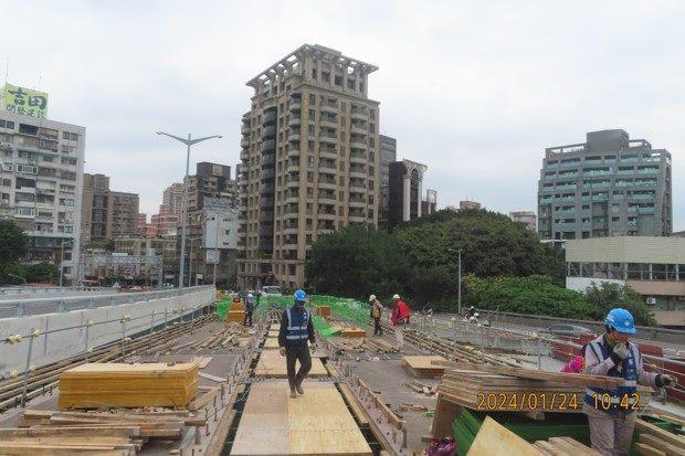 11301-B101L橋面版施工作業