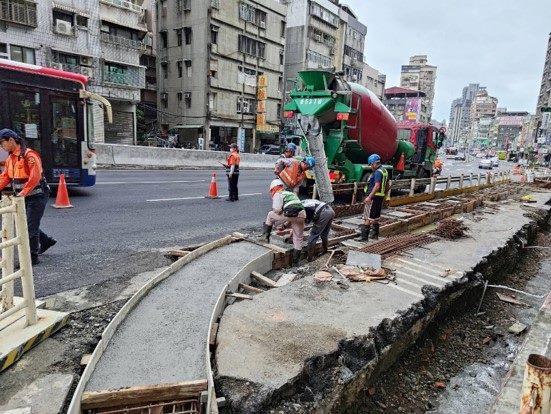 11305-重慶南路側溝組模