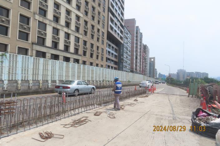 11308-匝道B護欄鋼筋綁紮.JPG