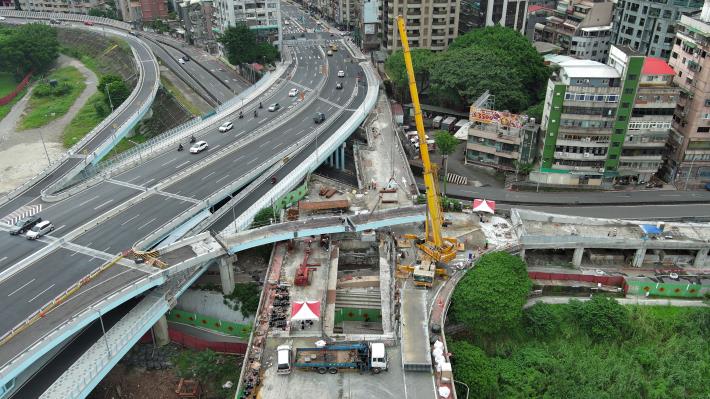11309-匝道B鋼橋吊裝作業_空拍