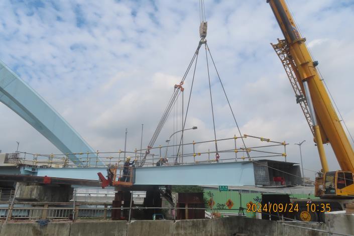 11309-匝道B鋼橋吊裝作業.JPG