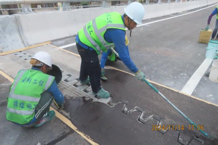 匝道B伸縮縫止滑漆塗佈