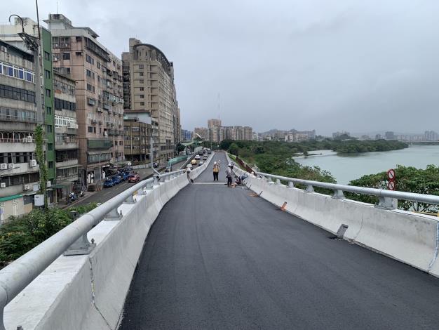 匝道B排水孔清潔