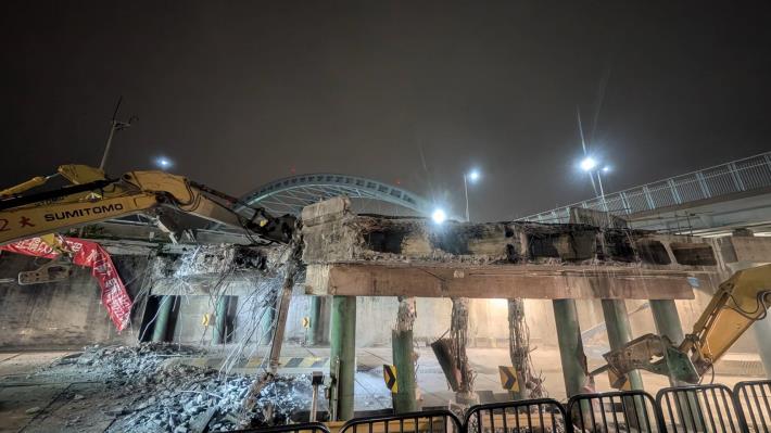 舊中正橋跨水快單元拆除作業