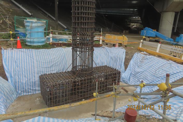 11312--PH1下游牽引道墩柱鋼筋綁紮.JPG