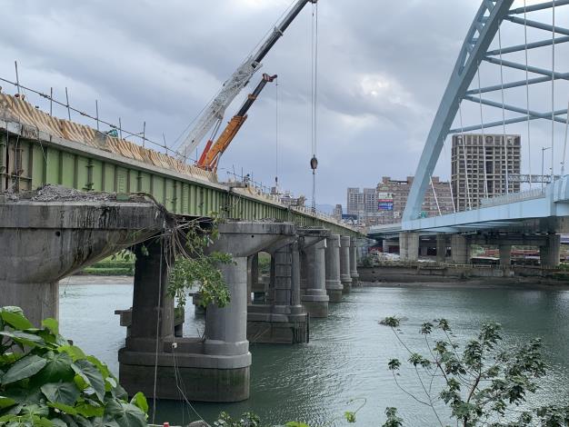 11401--川端橋橋面板拆除2