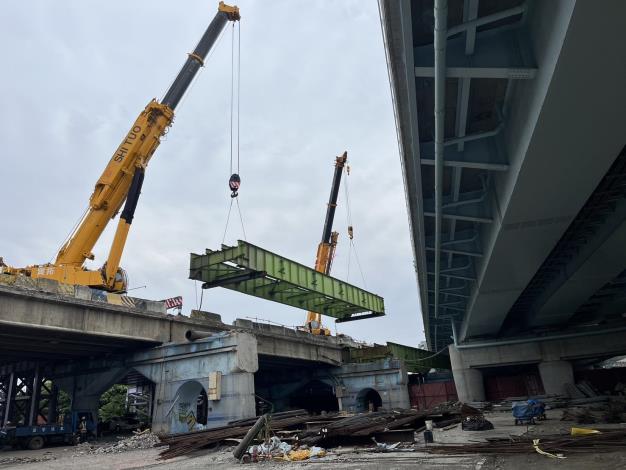 11403-川端梁吊運1