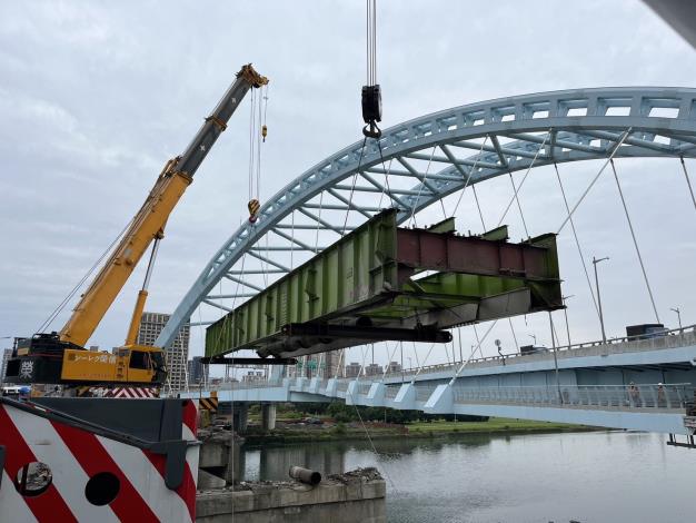 11403-川端梁吊運2