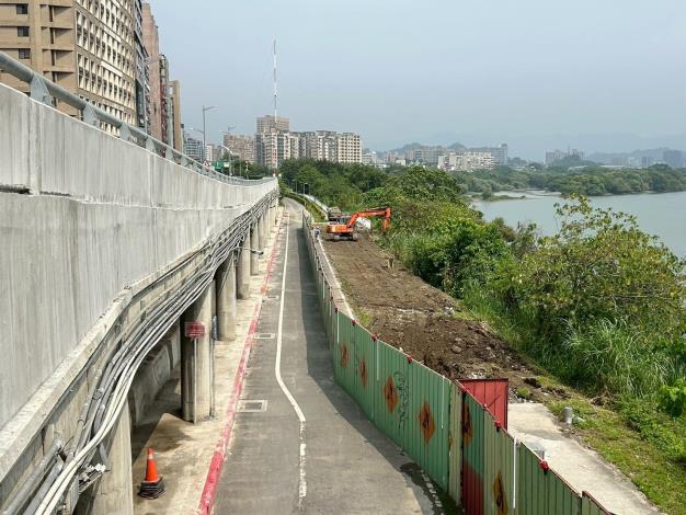 11404臺北端上游側牽引道基礎開挖整地2