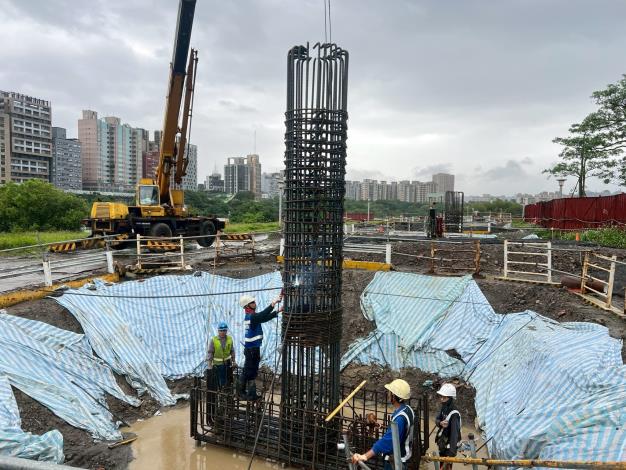 11404新端上游側牽引道基礎及柱筋綁紮