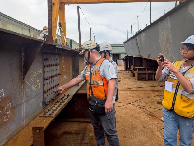 11405-新北端上游側牽引道鋼梁假組立檢測