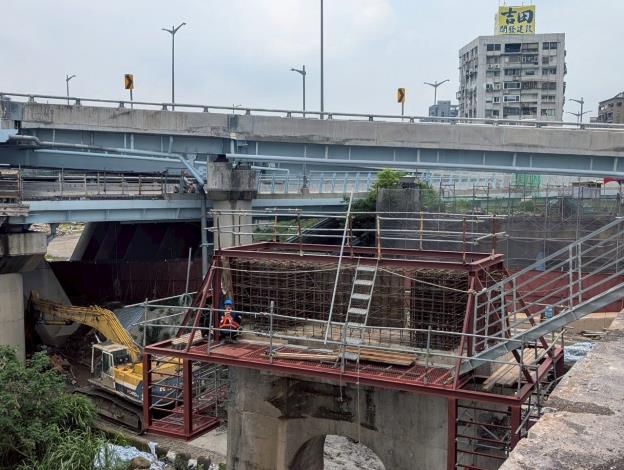 11406-P01帽梁增築鋼筋綁紮