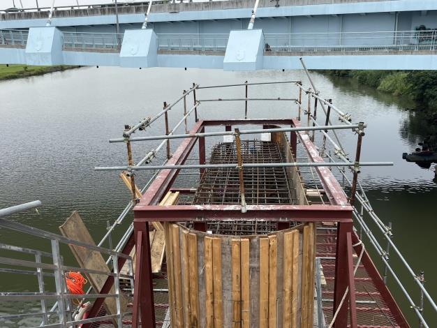 11407-帽梁增築模板組立