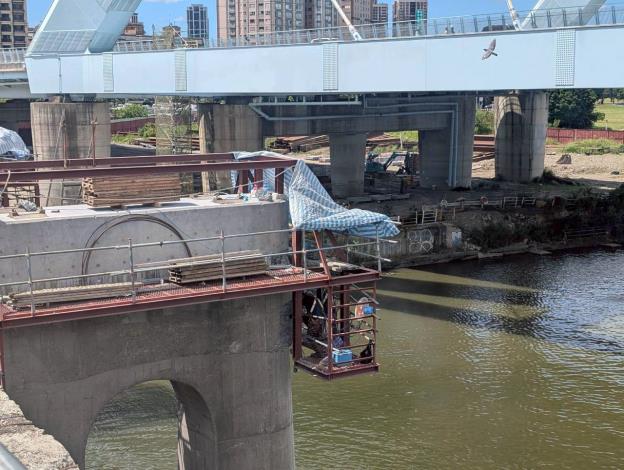 川端橋帽梁修飾