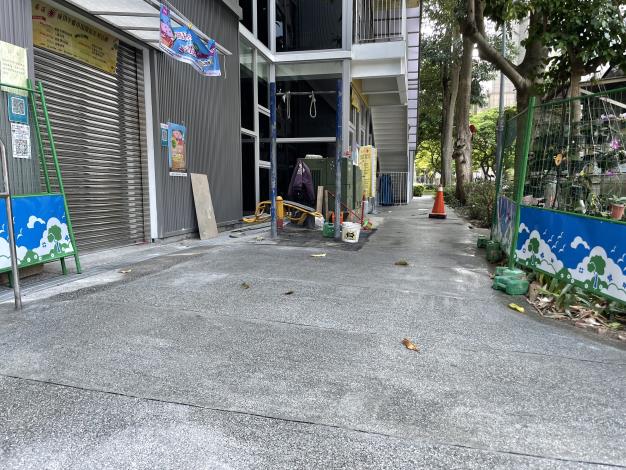 11104-四維路208巷人行道鋪面改善.JPG