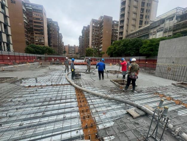 115.03.26-1F鋼承鈑混凝土澆置(X4-X8)