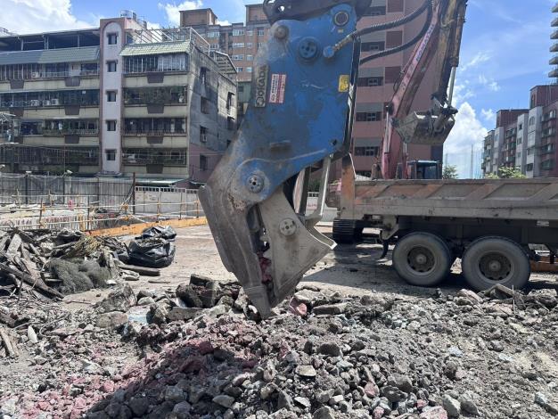 基地內原有掩埋廢棄物破碎篩分