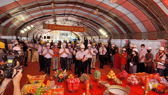 圖3柯市長主祭上梁祝禱