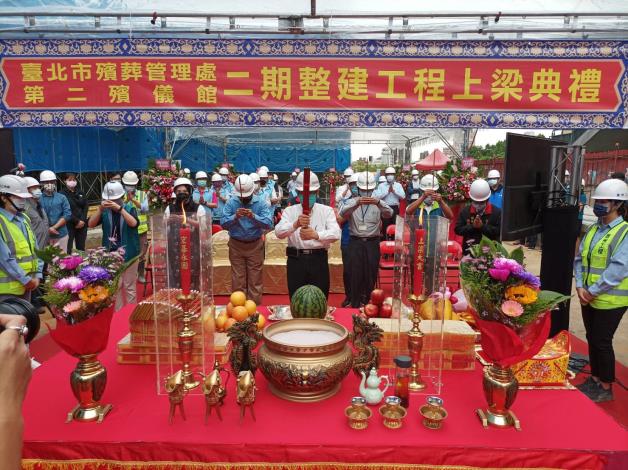 圖5 柯文哲市長帶領各機關首長及各級民意代表上香祈福