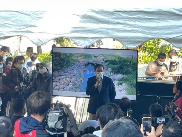 圖8臺大校長致詞