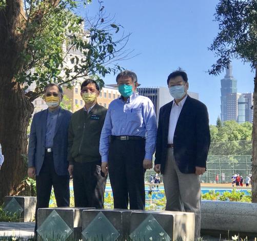 圖17步行檢視途中合影