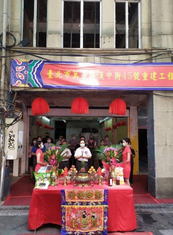 圖7 簡副秘書長、各局處首長及各級地方民意代表開工上香祈福