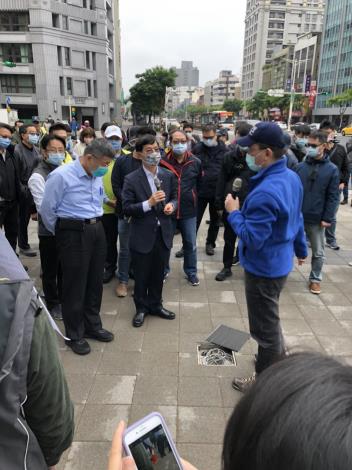 圖10柯市長視察忠孝東路人行環境-北科大杜教授海綿設施監測說明
