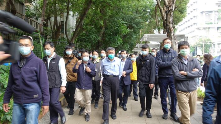 圖8柯市長視察忠孝東路人行環境-步行檢視成果1