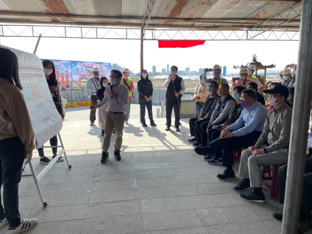 圖1 柯市長視察北士科階段性工程亮點，聆聽工程進度簡報。