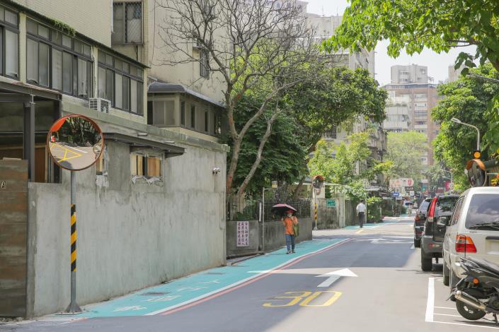 圖4.推動「鄰里躍升計畫」，改善巷弄道路品質，民眾滿意度提升