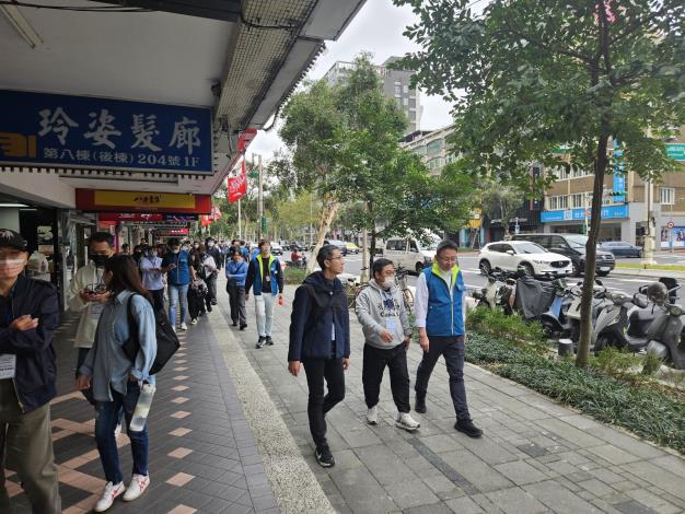 圖4. 忠孝東路三段人行道實地參訪