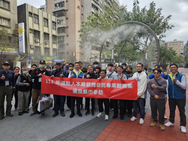 圖7. 瑠公綠廊前合影