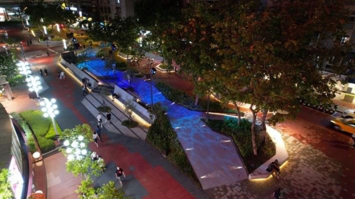 圖6瑠公綠廊夜間水波紋燈