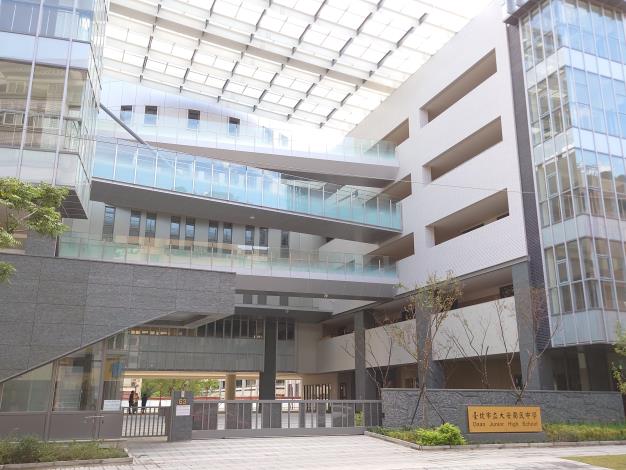 圖1.大安國中學校外觀正面照
