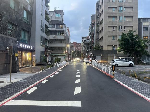 圖8 浦城街實體區隔人行道