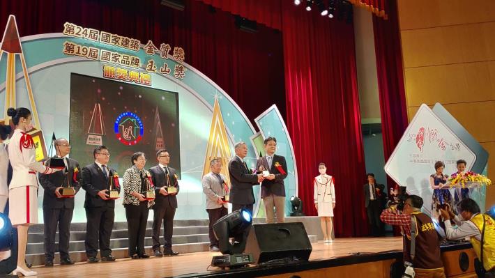 Figure 4 - Award ceremony of the 24th National Golden Award for Architecture in 2022 for the new construction of Xinglong Brigade of the Fire Department